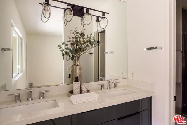 9761 Via Pavia, Burbank, CA 91504