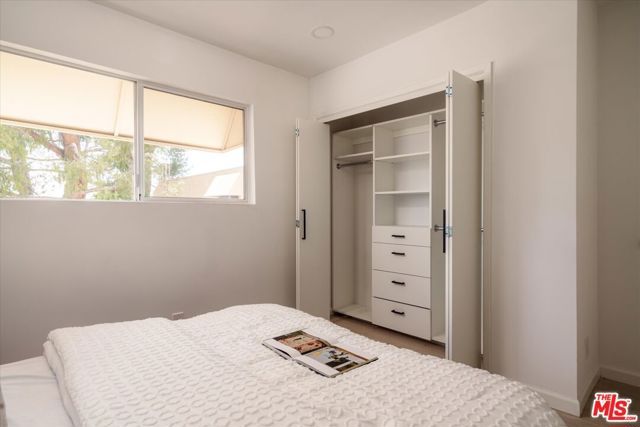 9761 Via Pavia, Burbank, CA 91504