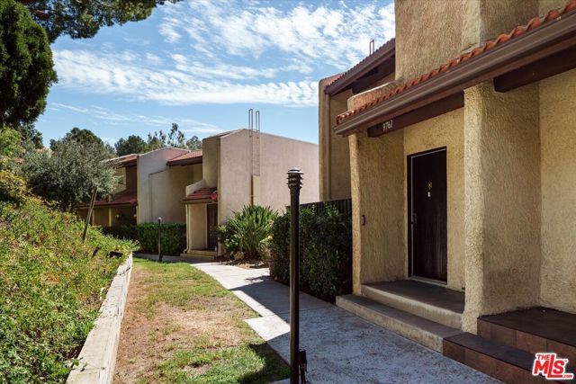 9761 Via Pavia, Burbank, CA 91504