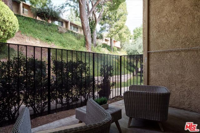 9761 Via Pavia, Burbank, CA 91504