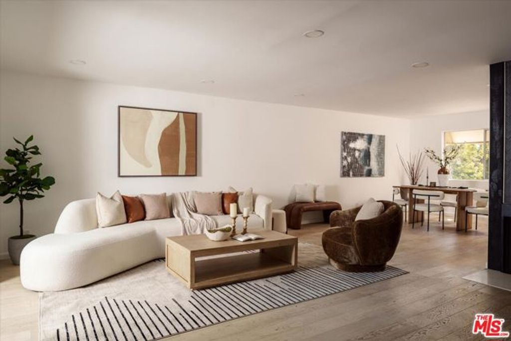 9761 Via Pavia, Burbank, CA 91504