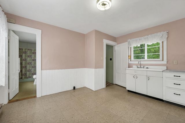 32 Dearborn Street, Milford, NH 03055