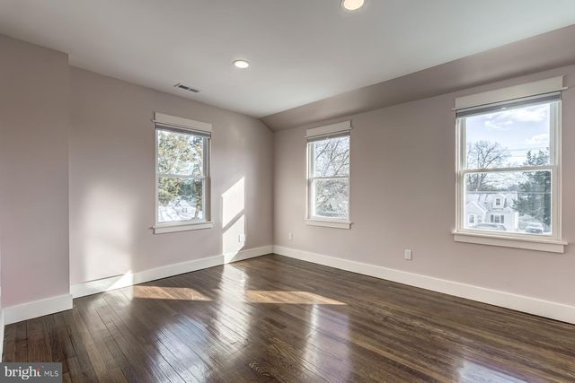 6020 N KINGS HWY N, Alexandria, VA 22303
