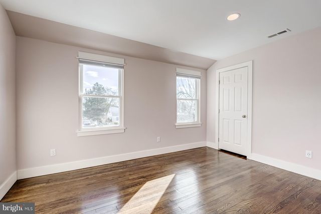 6020 N KINGS HWY N, Alexandria, VA 22303