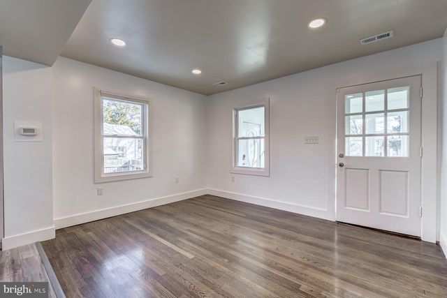 6020 N KINGS HWY N, Alexandria, VA 22303