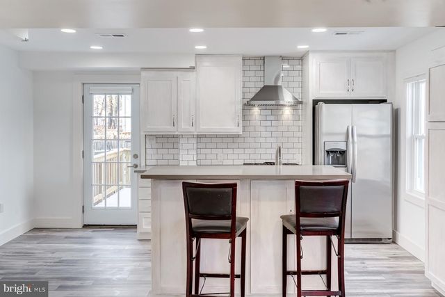 6020 N KINGS HWY N, Alexandria, VA 22303
