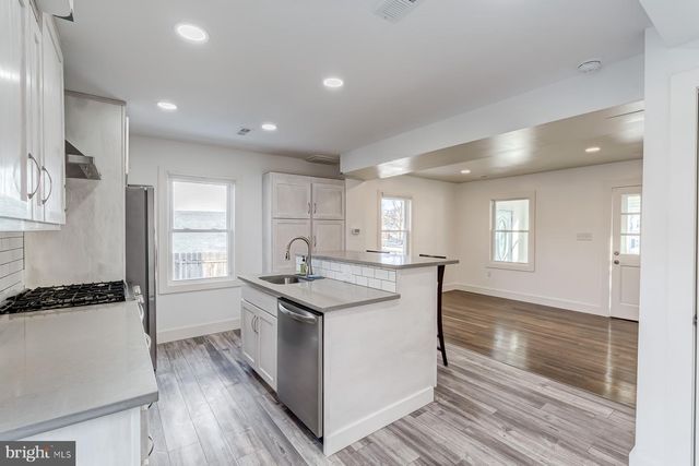 6020 N KINGS HWY N, Alexandria, VA 22303