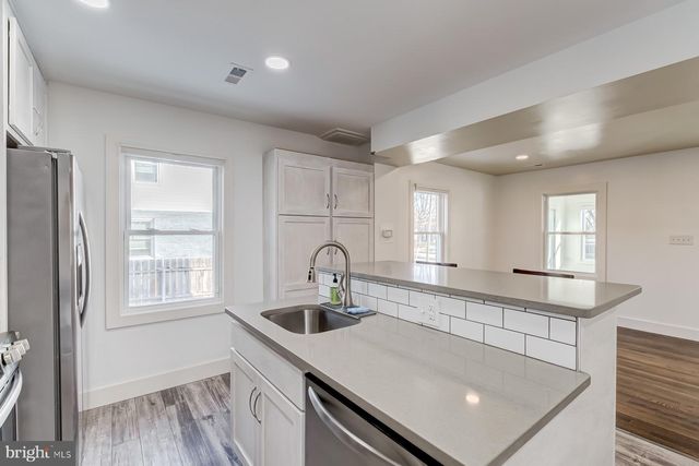 6020 N KINGS HWY N, Alexandria, VA 22303