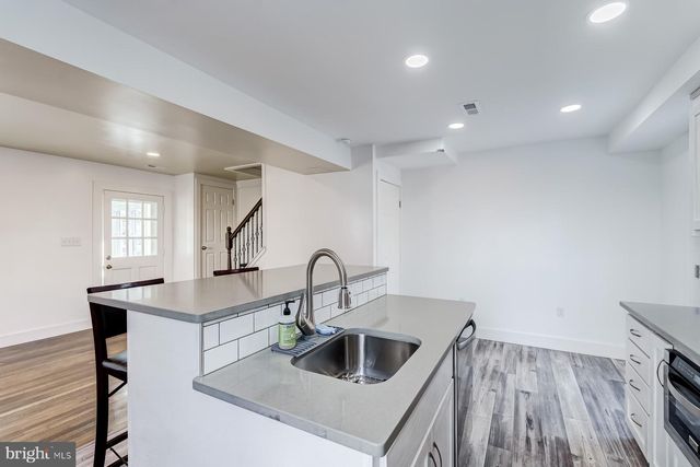 6020 N KINGS HWY N, Alexandria, VA 22303