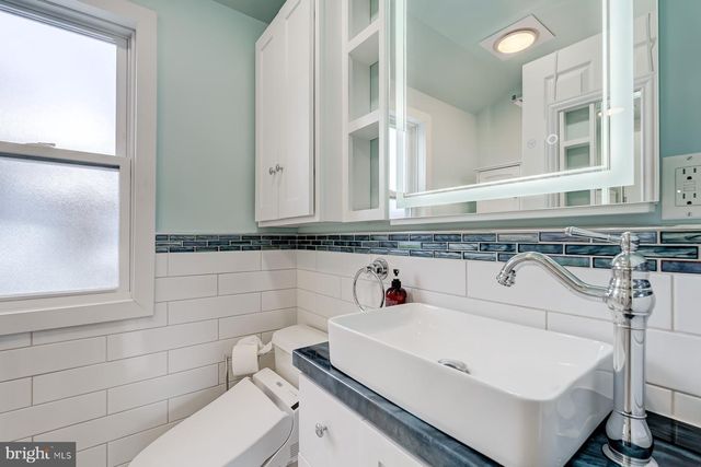 6020 N KINGS HWY N, Alexandria, VA 22303