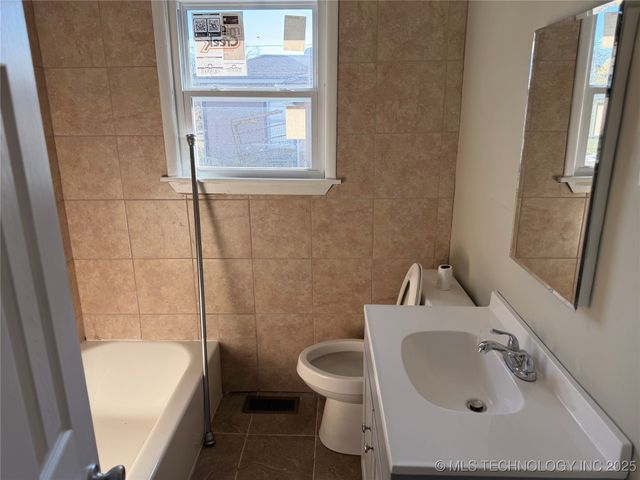 120 S 38th Street, Muskogee, OK 74401