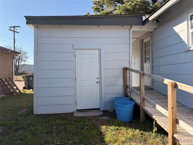 120 S 38th Street, Muskogee, OK 74401