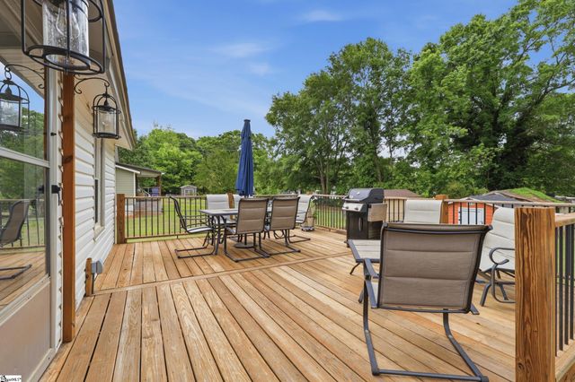 208 Hill Street, Wellford, SC 29385