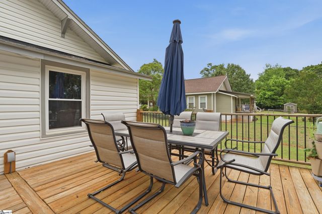 208 Hill Street, Wellford, SC 29385