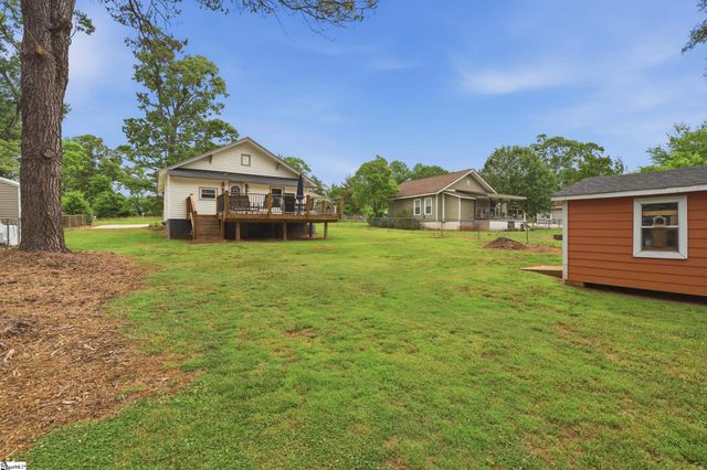 208 Hill Street, Wellford, SC 29385