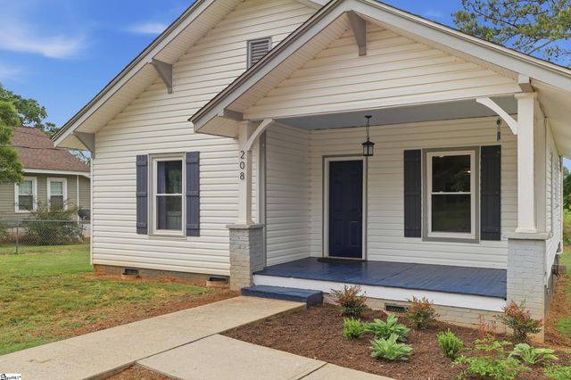 208 Hill Street, Wellford, SC 29385