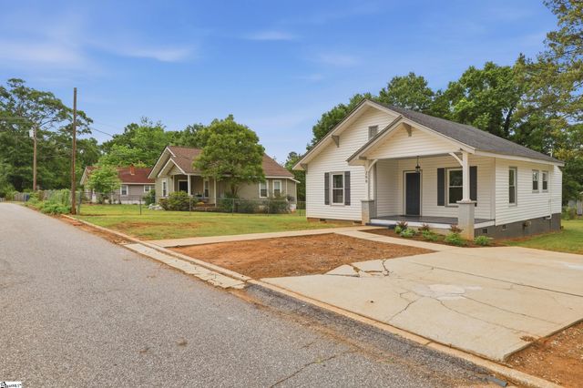 208 Hill Street, Wellford, SC 29385
