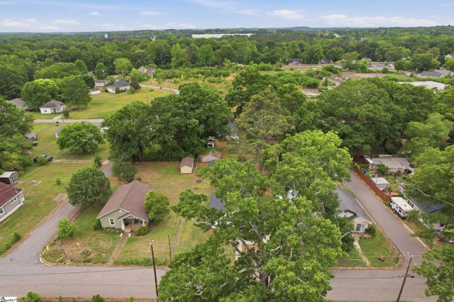 208 Hill Street, Wellford, SC 29385