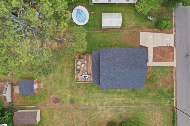 208 Hill Street, Wellford, SC 29385