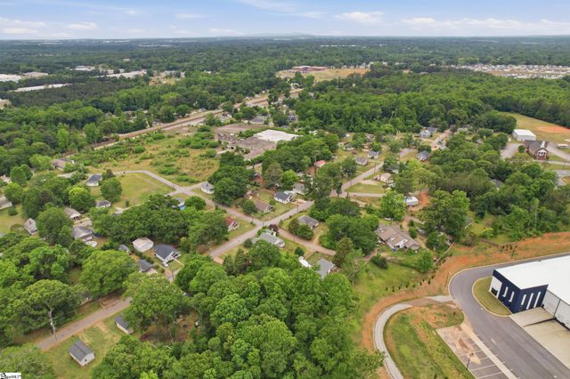 208 Hill Street, Wellford, SC 29385