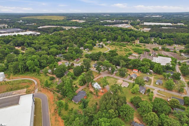 208 Hill Street, Wellford, SC 29385