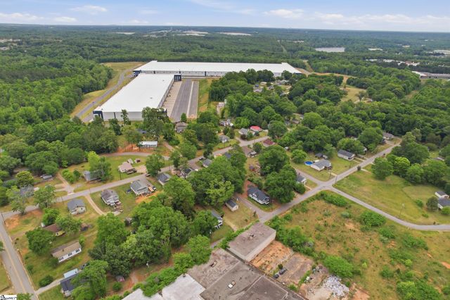 208 Hill Street, Wellford, SC 29385