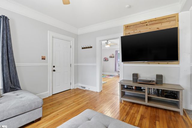 208 Hill Street, Wellford, SC 29385