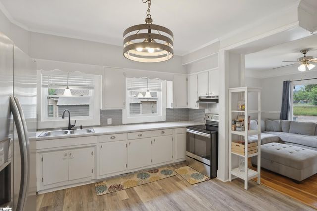 208 Hill Street, Wellford, SC 29385