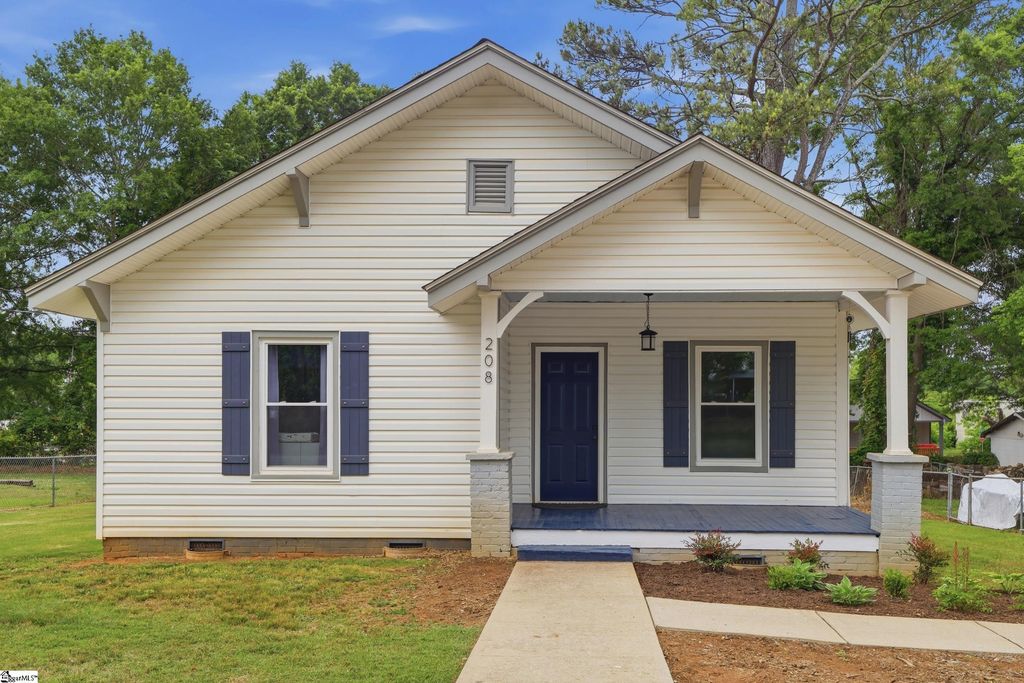 208 Hill Street, Wellford, SC 29385