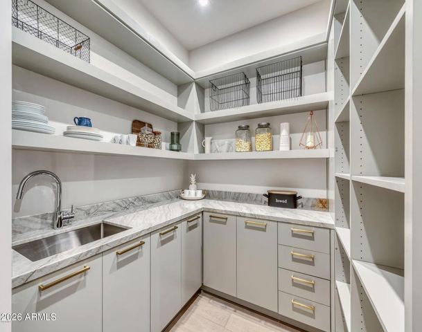 4822 E PALOMINO Road, Phoenix, AZ 85018