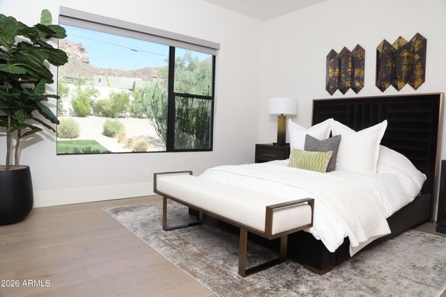 4822 E PALOMINO Road, Phoenix, AZ 85018
