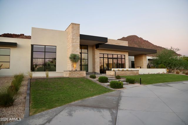4822 E PALOMINO Road, Phoenix, AZ 85018