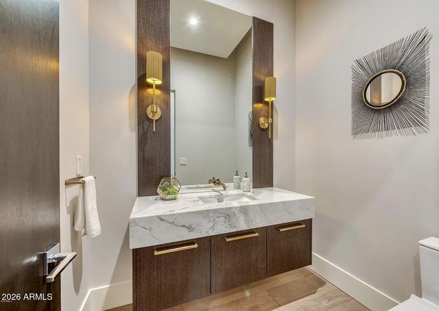 4822 E PALOMINO Road, Phoenix, AZ 85018