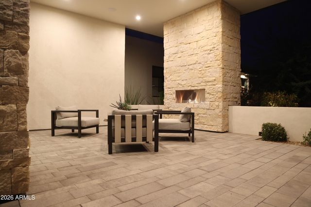 4822 E PALOMINO Road, Phoenix, AZ 85018