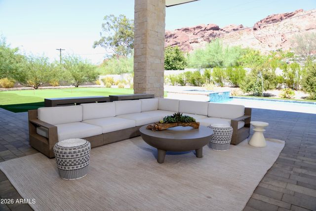 4822 E PALOMINO Road, Phoenix, AZ 85018