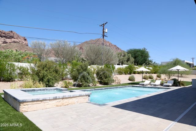 4822 E PALOMINO Road, Phoenix, AZ 85018
