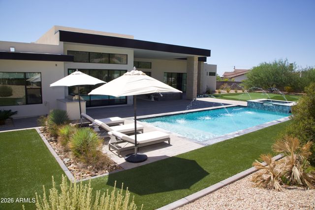 4822 E PALOMINO Road, Phoenix, AZ 85018