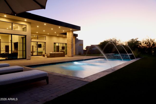 4822 E PALOMINO Road, Phoenix, AZ 85018