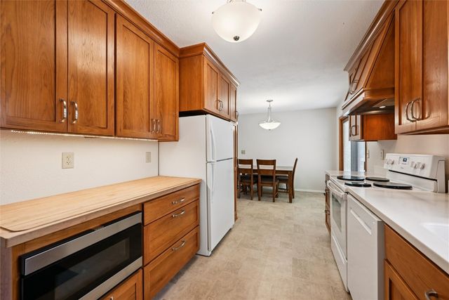 912 29th Street NW, Cedar Rapids, IA 52405