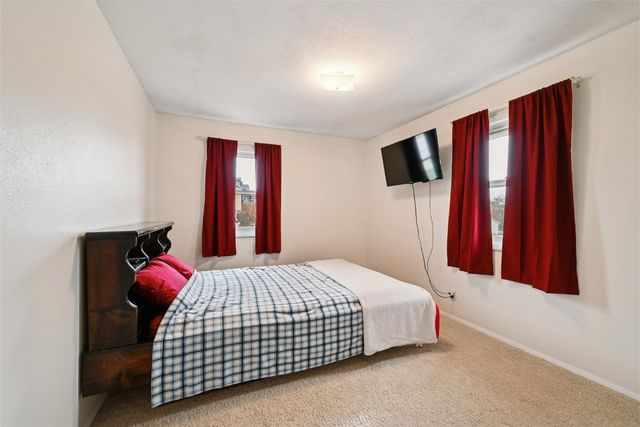 912 29th Street NW, Cedar Rapids, IA 52405