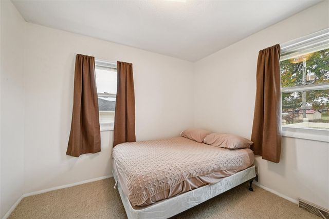 912 29th Street NW, Cedar Rapids, IA 52405