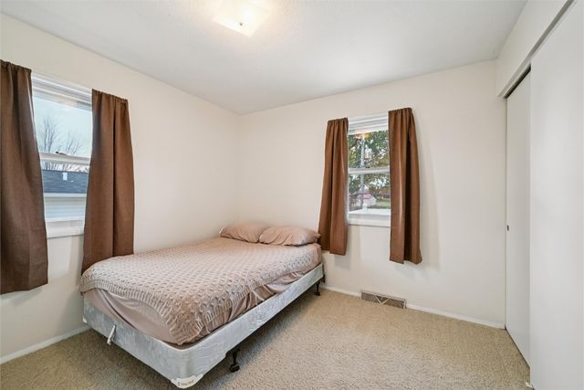 912 29th Street NW, Cedar Rapids, IA 52405