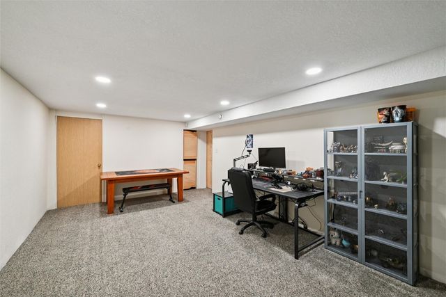 912 29th Street NW, Cedar Rapids, IA 52405