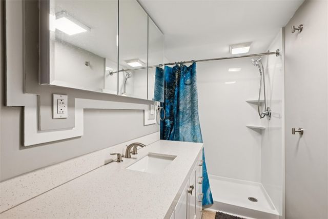 912 29th Street NW, Cedar Rapids, IA 52405