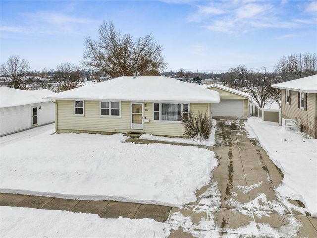 912 29th Street NW, Cedar Rapids, IA 52405