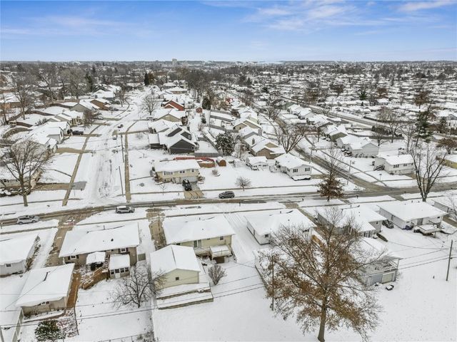 912 29th Street NW, Cedar Rapids, IA 52405