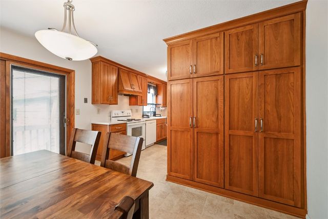 912 29th Street NW, Cedar Rapids, IA 52405