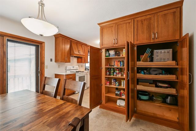 912 29th Street NW, Cedar Rapids, IA 52405