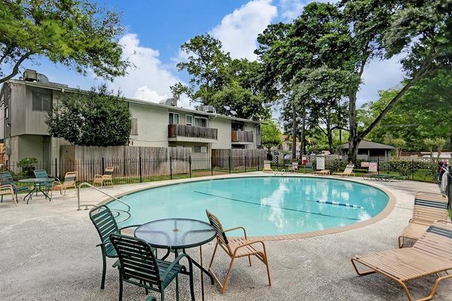 909 Silber Road 36, Houston, TX 77024
