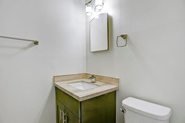 909 Silber Road 36, Houston, TX 77024